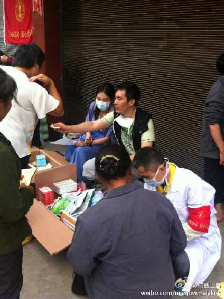 [转载]善心莲心医疗队第三次进入四川雅安灾区义诊送药及为灾民同胞安装净水设备大型报