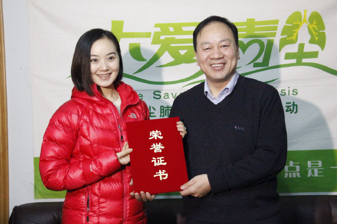 善心莲心向大爱清尘基金捐赠35台呼吸制氧机 善心莲心向大爱清尘基金捐赠35台呼吸制氧机
