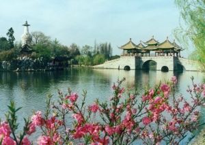 谁共并肩 谁共并肩